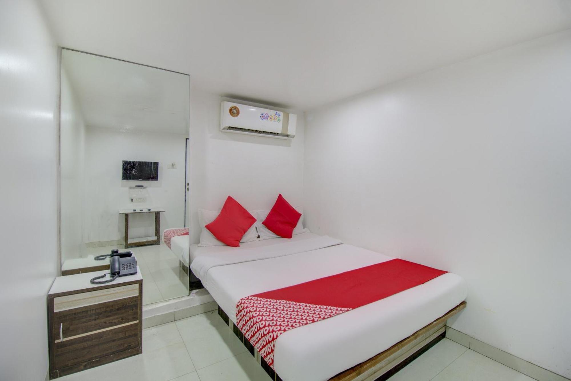 Hotel O Blue Light Near Gateway Of India Мумбаи Экстерьер фото